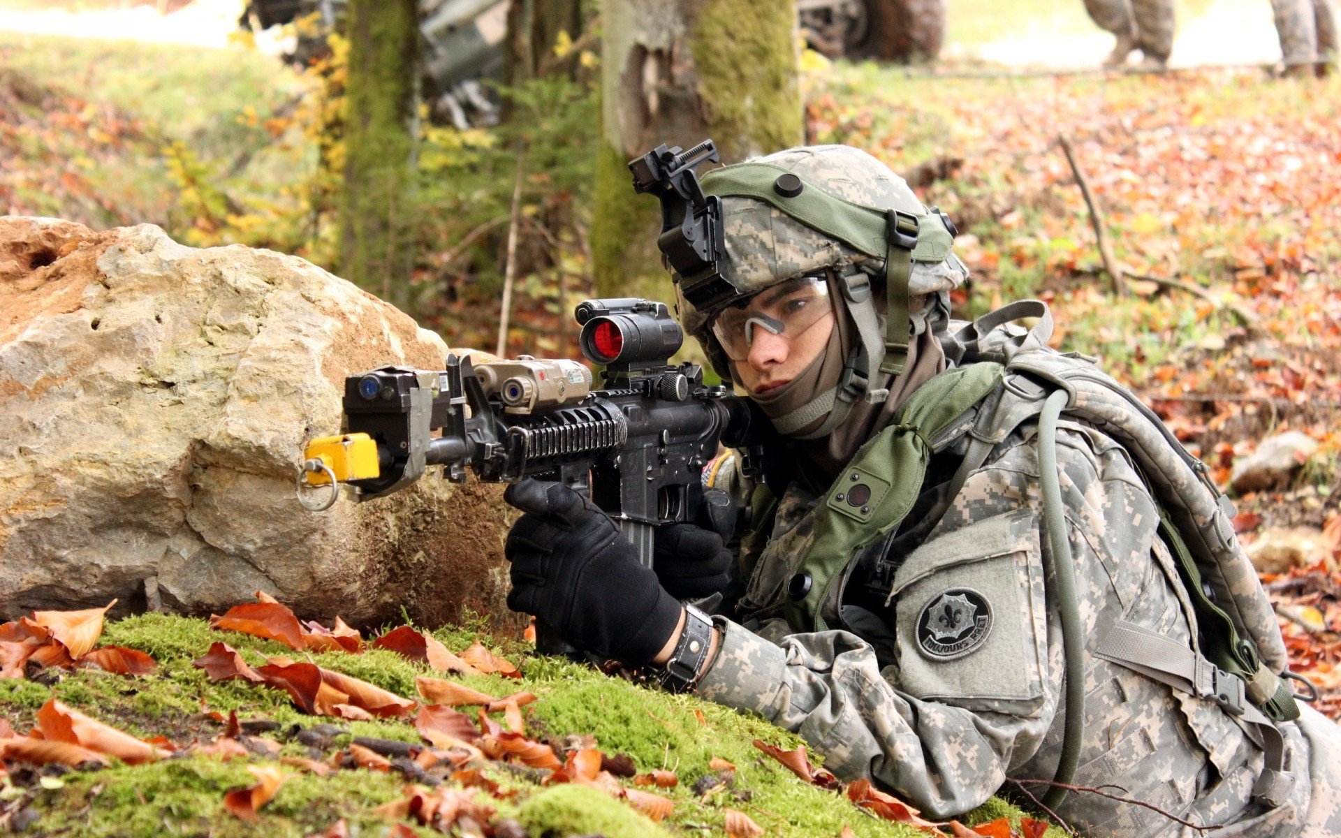 逆境中的“英雄队长”：带伤坚持，逆风翻盘，英雄队队员