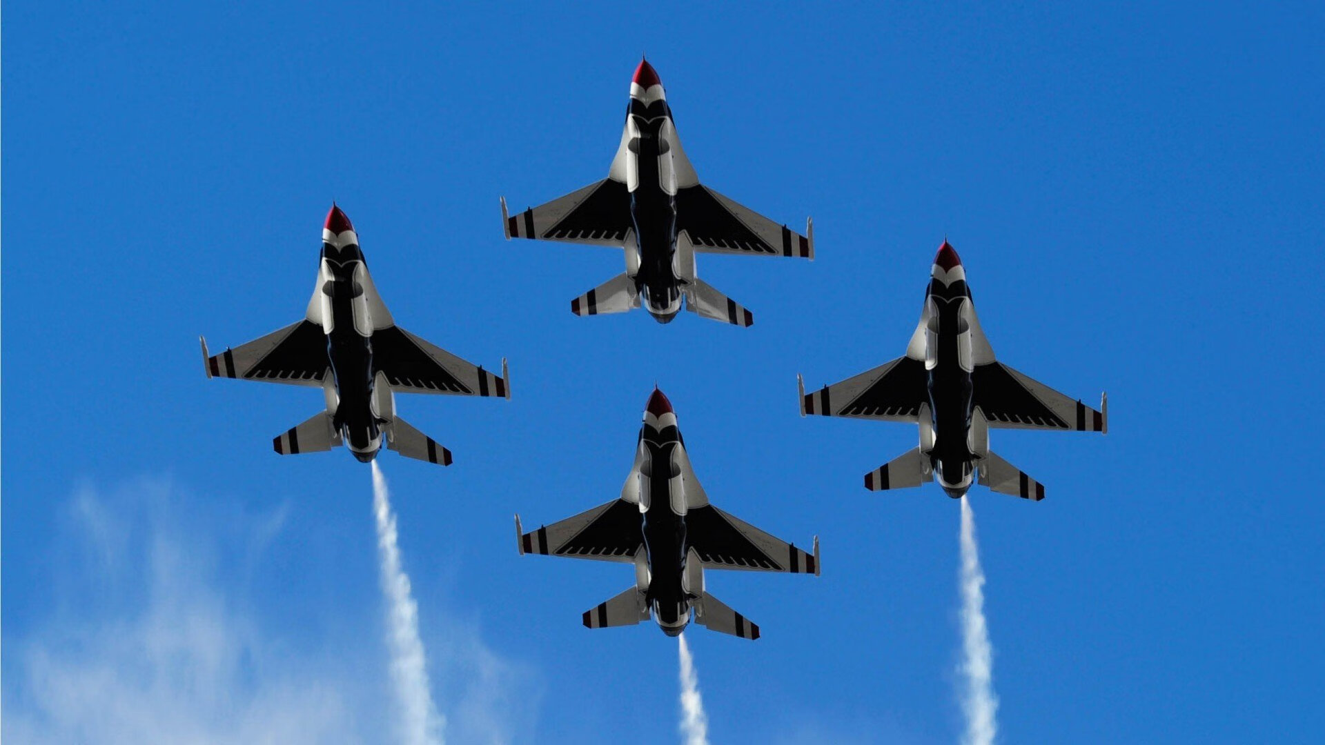 保险公司推出足球运动专项保险,为运动员提供保障,踢足球保险